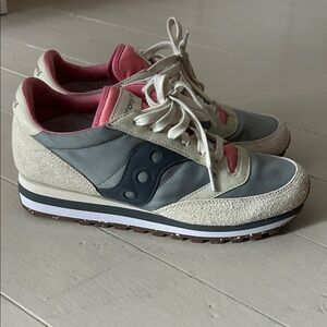 Saucony Women's Gray and Pink Casual Sneakers